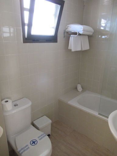 Apartamentos Sal Rossa, Playa d’en Bossa, Ibiza, Spanien, Spanien, Bad mit WC und Dusche