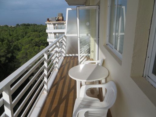 Mix Alea (ehemals Be Smart Alea, ehemals Luabay Alea) S’Arenal, Mallorca, Spanien, Balkon mit zwei Stühlen und Tisch
