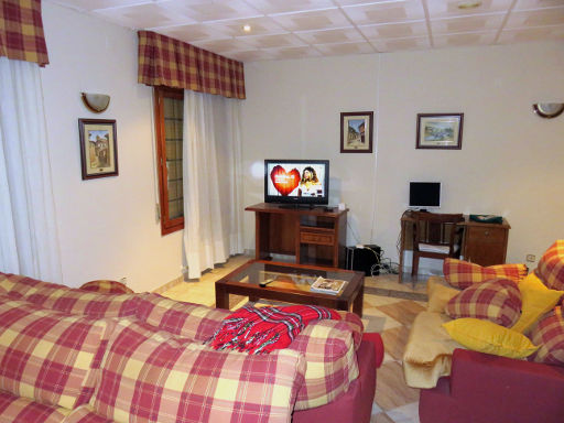 Hotel Alvargonzález, Vinuesa, Spanien, Aufenthaltsraum mit Fernseher