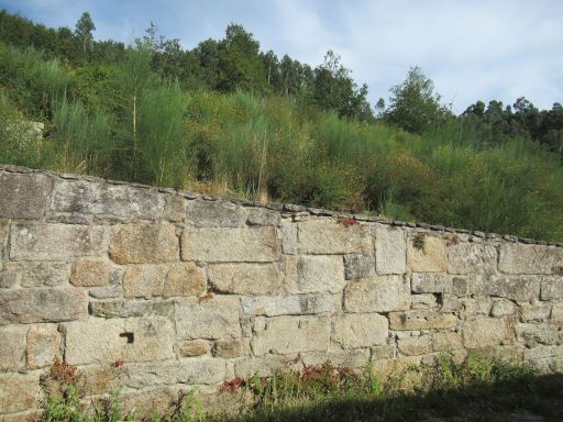 Hotel Candor, A Lama, Spanien, Zimmer 212 mit Ausblick auf die Mauer