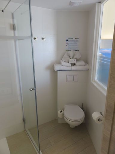 Hotel Ferrer Janeiro, Ca’n Picafort, Mallorca, Spanien, Bad mit WC und Fenster zum Zimmer