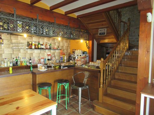 Hotel La Pradera, Quintanaentello, Spanien, Empfangshalle, Eingang, Bar mit Rezeption und Aufgang zu den Zimmern