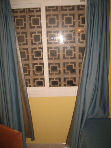 Hotel Maritimo, 2008, Ibiza Stadt, Figueretes, Ibiza, Spanien, Zimmer 124 Fenster ohne Blick nach außen