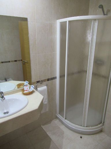 Hotel Meleiros, Castro de Sanabria, Spanien, Bad mit Waschtisch und Dusche