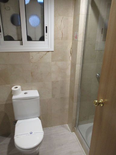 Poseidón Resort, Benidorm, Spanien, Bad mit WC und Regenschauerdusche