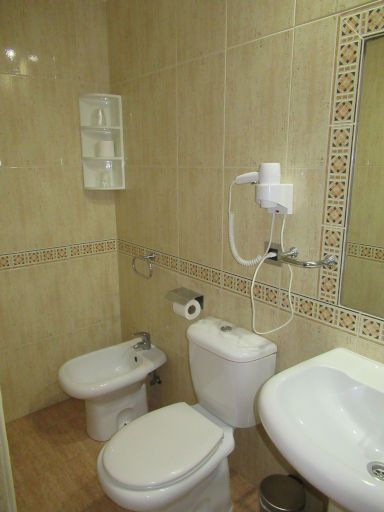 Hotel Príncipe Felipe, Albolote, Spanien, Bad mit WD, WC und Waschbecken