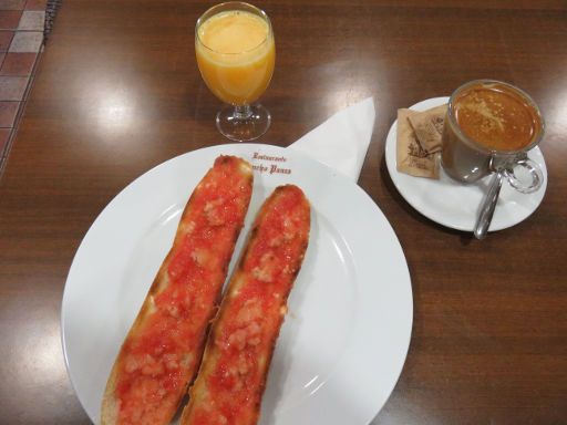 Bar Restaurante Sancho Panza, S’Arenal, Mallorca, Spanien, Tostada mit Tomate, Orangensaft und Café con leche 4,50 €
