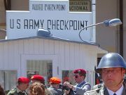 Belorado, Spanien, Expohistórica 2019 Kalter Krieg am Checkpoint Charlie, Darsteller in Nationale Volksarmee NVA Uniformen