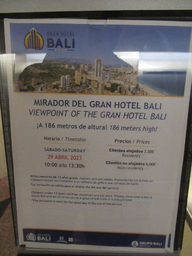 Gran Hotel Bali Aussichtsplattform, Benidorm, Spanien, Hinweisschild in der 43. Etage zu den Öffnungszeiten und Eintrittspreisen