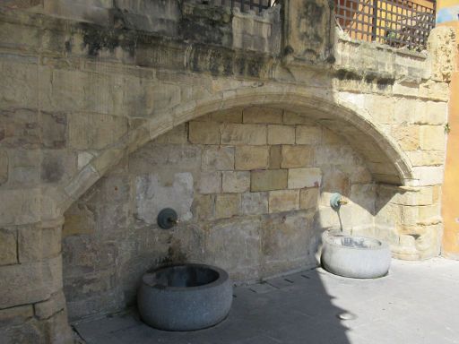 Bermeo, Spanien, älteste Brunnen der Stadt im Hafen