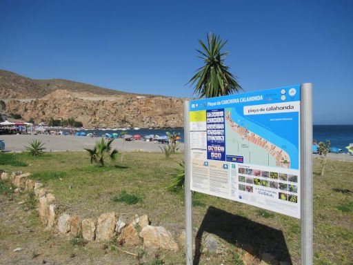 Calahonda, Granada, Spanien, steiniger Strand