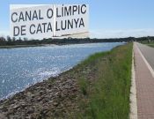 Canal Olímpic de Catalunya, Castelldefels, Spanien, Kanal und Straße