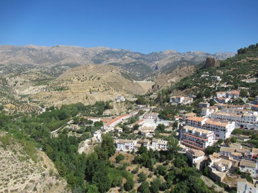 Castril, Spanien, Blick auf das Dorf und die Umgebung