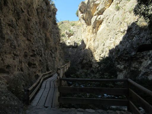 Cerrada del Río Castril, Castril, Spanien, Holzsteg in der Schlucht