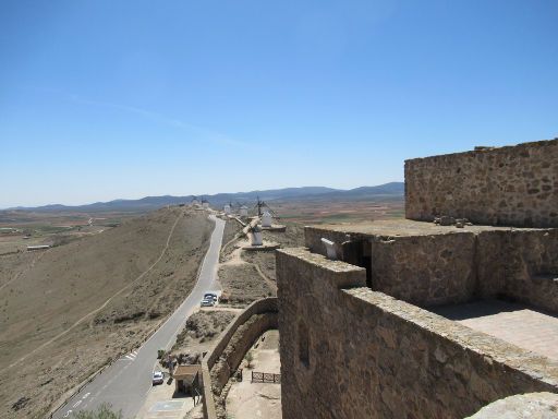 Castillo de la Muela, Consuegra, Spanien, Blick von der Burg auf die Windmühlen, Calle de Urda, 4, 45700 Consuegra