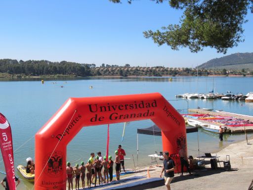 VIII Travesía a nado Universidad de Granada, 2024, Stausee Cubillas, Schwimmwettbewerb, Albolote, Granada, Spanien, Start Jugendliche 500 m