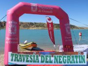 Travesía a nado Embalse de Negratín 2024, Stausee Negratín, Schwimmwettbewerb, Granada, Spanien, Start– Zielbereich am Ufer
