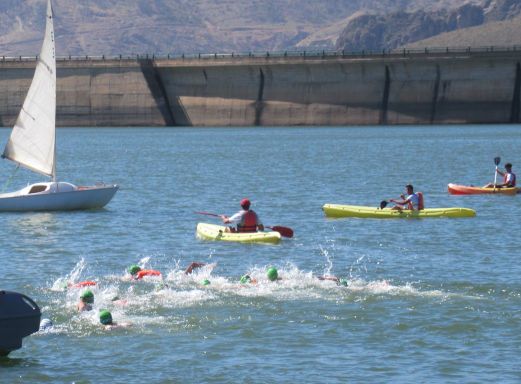 Travesía a nado Swim Lecrín 2024, Stausee Béznar, Schwimmwettbewerb, Granada, Spanien, Schwimmen Jugendliche 500 m