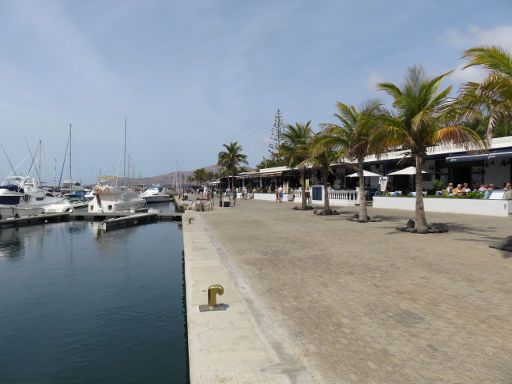 Puerto Calero, Lanzarote, Spanien, Promenade am Hafen für Sportboote