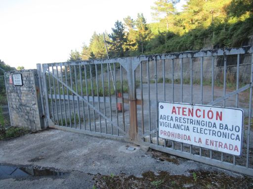 Lemoiz, Spanien, Kernkraftwerk Ruine Lemóniz, Zufahrt an der BI-3152