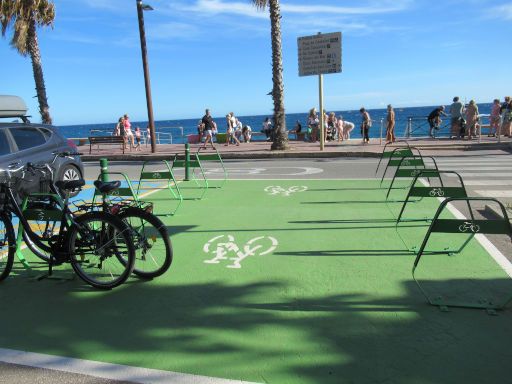 Lloret de Mar, Spanien, Kostenlose Fahrradparkplätze an der Strandpromenade