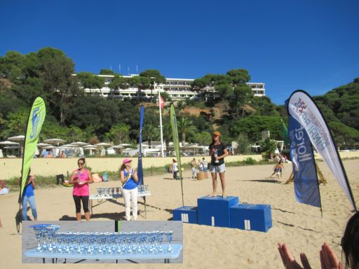 IV. Travessia Les Platges de Lloret, Schwimmwettbewerb 2024, Lloret de Mar, Spanien, Siegerehrungen und Pokale