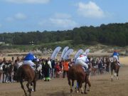 Pferderennen Derby de Loredo 2024, Loredo, Spanien, Playa de Loredo