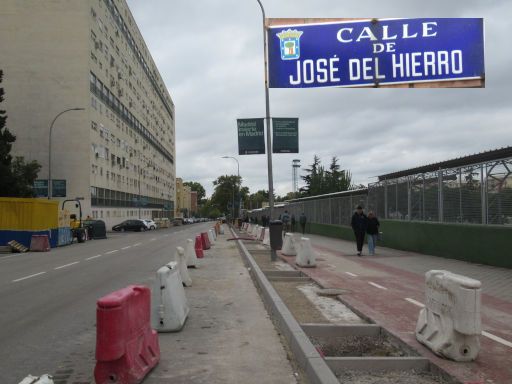 Parkraumbewirtschaftung, Madrid, Spanien, Umbauten in der Calle de José del Hierro, 28027 Madrid im November 2024