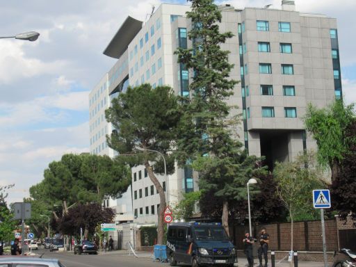 Bilderberg Treffen 2024, Madrid, Spanien, Polizei rund um das Hotel Suites Mirasierra