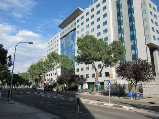 Bilderberg Treffen 2024, Madrid, Spanien, Absperrungen rund um das Hotel Suites Mirasierra