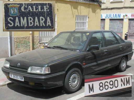 Coches fantasmas, Autowracks, Madrid, Spanien, Renault 21 Kennzeichen M 8690 NM, Erstzulassung Juli 1992 in der Calle Sambara, 28027 Madrid im Juli 2024