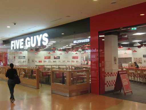 FIVE GUYS®  Burgers and fries, Madrid, Spanien, Filiale im Einkaufszentrum Xanadú, 28939 Arroyomolinos