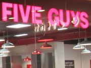 FIVE GUYS®  Burgers and fries, Madrid, Spanien, Filiale im Einkaufszentrum Xanadú, 28939 Arroyomolinos