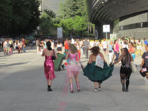 Taylor Swift Konzert 2024 Stadion Santiago Bernabeu, Madrid, Spanien, Fans