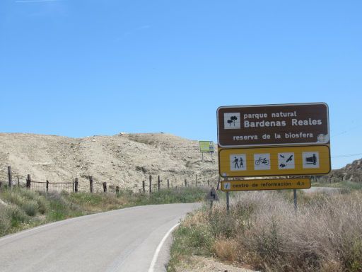 Naturpark Bardenas Reales, Navarra, Spanien, Hauptzufahrt bei Arguedas