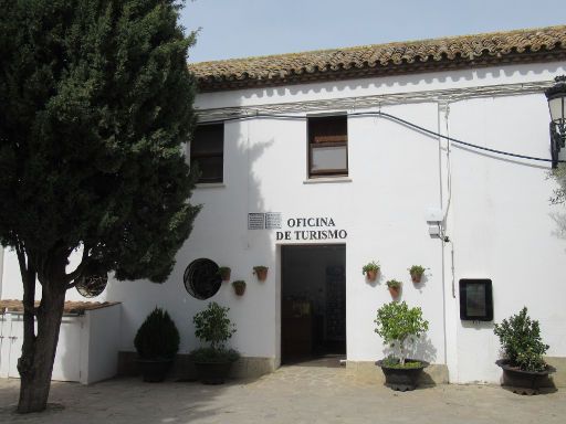 Olvera, Spanien, Tourismusinformation am Plaza de la Iglesia