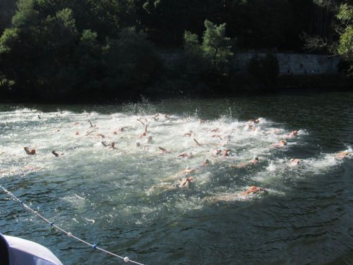 II Travesía a nado Río Lérez 2024,  Schwimmwettbewerb,  Pontevedra, Spanien, Start 2500 m