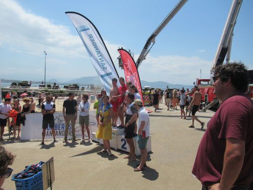 VI Travesía a nado, Bomberos, Semana Grande de Santander 2024,  Schwimmwettbewerb,  Santander, Spanien, Siegerehrung und Moderator