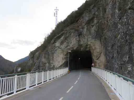 Region Tena Tal, Spanien, Tunnel zum Stausee