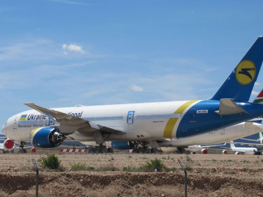 PLATA Aeropuerto de Teruel, Flughafen, Teruel, Spanien, Ukraine International Airlines