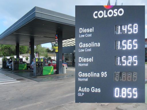 Torremolinos, Spanien, Coloso Tankstelle mit LPG / GLP im April 2024