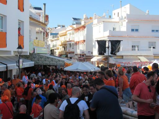 Koningsdag VIII 27 April 2024, Torremolinos, Spanien, Plaza Chiriva