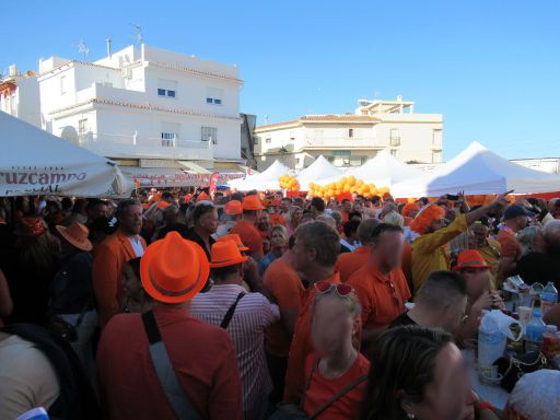 Koningsdag VIII 27 April 2024, Torremolinos, Spanien, Plaza Chiriva