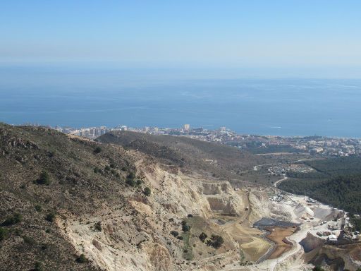 La Cañada del Lobo, Torremolinos, Spanien, Blick auf Steinbruch und Costa del Sol