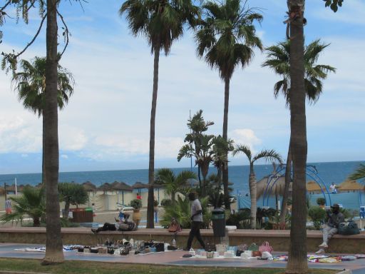 Strandpromenade illegale Verkäufer, Torremolinos, Spanien, Plaza del Remo / Paseo Marítimo