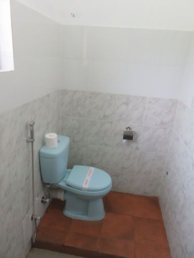 Lespri Grand, Negombo, Sri Lanka, Badezimmer mit offener Dusche und WC