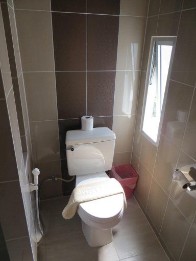 J2 Hotel, Mae Sot, Thailand, Zimmer 102 Badezimmer mit WC