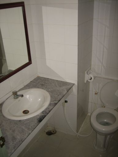Kessiri Hotel, Srisaket, Thailand, Bad mit Waschtisch, WC