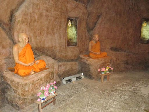 Phu Phan Museum und Planetarium, Sakon Nakhon, Thailand, Mönche / Buddhismus in der Region