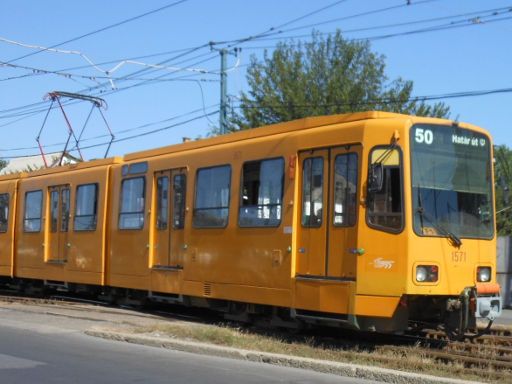 BKV öffentlicher Nahverkehr, Budapest, Ungarn, Stadtbahn Wagen 6166 aus Hannover, Linie 50 nach Határ út